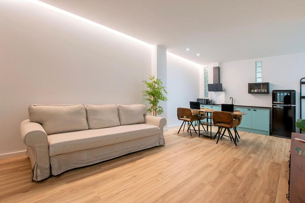 Apartment Office Reina 7 *